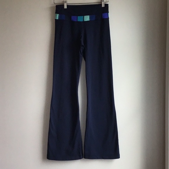 Lululemon Groove Reversible Flare Pants, Navy Blue, Color Block, size 4